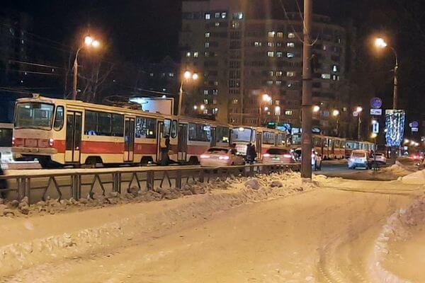 В Самаре встали трамваи на проспекте Ленина