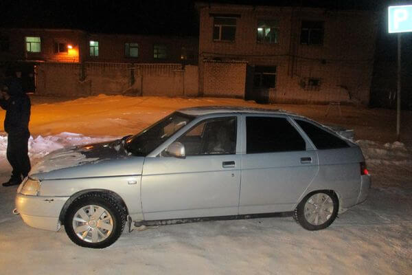 Житель Самарской области увидел на парковке заведенный автомобиль и решил на нем покататься