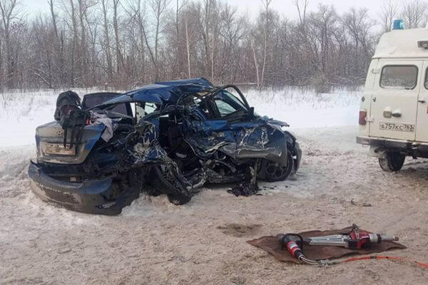 На трассе М‑5 в Самарской области погиб водитель легко­вушки, столк­нув­шейся с грузовиком