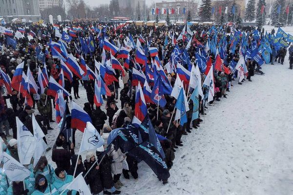 В Самаре прошел митинг-концерт «Слава защит­никам Отечества» при участии 10 тысяч горожан