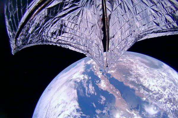 Ученые из Самары превратили солнечный парус в косми­ческий руль