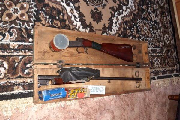 Селянин из Самарской области хранил в доме незаре­ги­стри­ро­ванное охотничье ружьё, порох и патроны