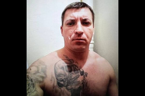 В Самарской области разыс­кивают мужчину с татуи­ровкой в виде черепа на груди
