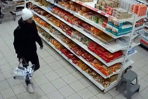 Житель Самарской области украл в магазине 9 флаконов шампуня и дезодорантов