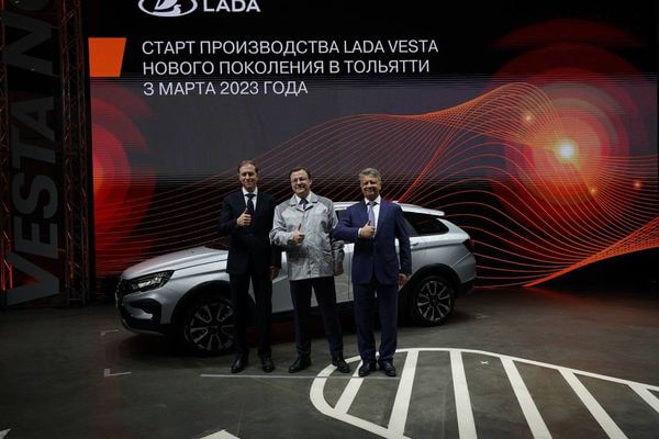 Денис Мантуров и Дмитрий Азаров 3 марта дали старт серийному произ­водству LADA VestaNG в Самарской области