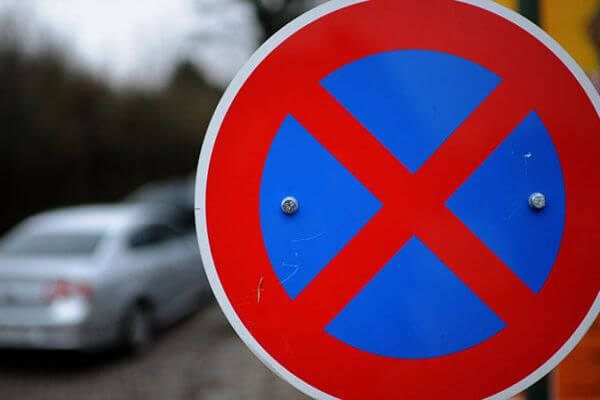 В Самаре на 78 улицах появятся знаки запре­щающие парковку