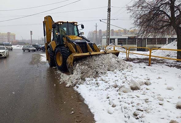В Тольятти после снегопада 41 единицу техники задей­ствовали в меропри­ятиях по содер­жанию дорог