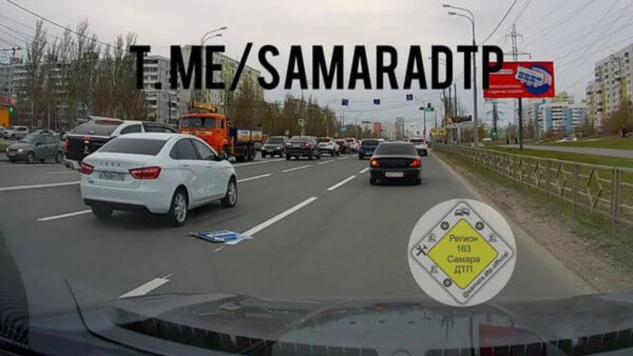 В Самаре 14 апреля штормовой ветер повалил деревья и дорожные знаки |  CityTraffic