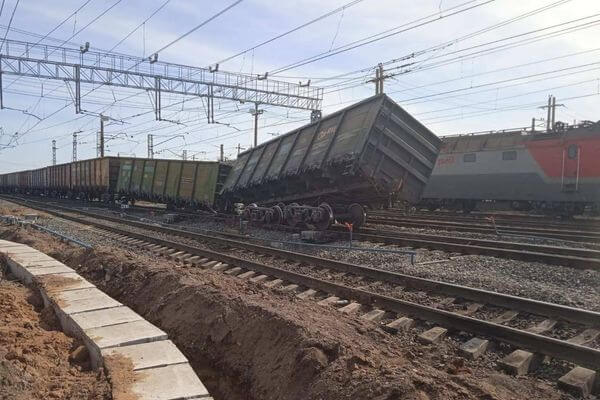 В Самарской области сошли с рельсов 4 желез­но­до­рожных вагона