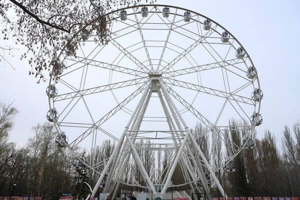 В Самаре с 20 апреля увели­чится время работы колеса обозрения в парке Гагарина