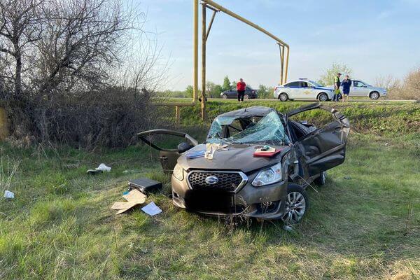 Три человека погибли, три получили травмы при опроки­ды­вании автомобиля «Датсун» в Самарской области