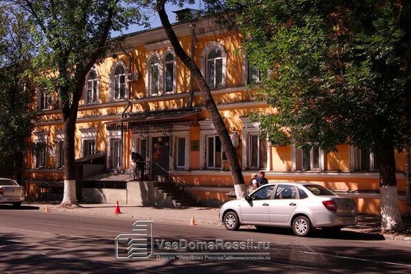 В Самаре рестав­рацию здания мигра­ци­онной службы на улице Фрунзе завершат к концу сентября 2024 года