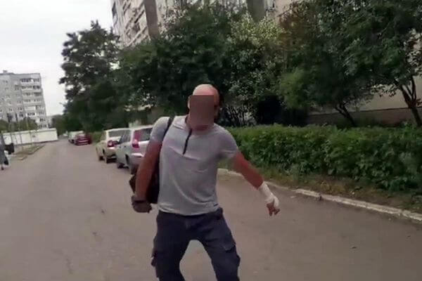 Продавец из Тольятти довела грабителя с ножом до того, что он бросил похищенную тушенку и убежал