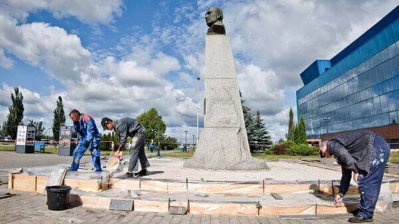 Памятник первому гендиректору Волжского Автозавода активно приводят в  порядок | CityTraffic