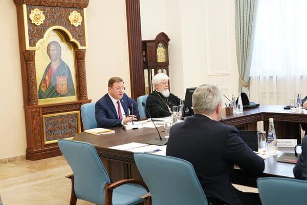 Дмитрий Азаров обсудил перспективы развития Академии имени Святителя Алексия с членами попечи­тель­ского совета