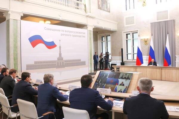 Дмитрий Азаров доложил Владимиру Путину о работе по созданию портово-логисти­че­ского хаба в Самарской области