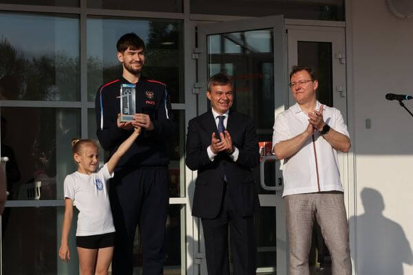 Дмитрий Азаров открыл в Тольятти новый ФОК «Метеор» в День города