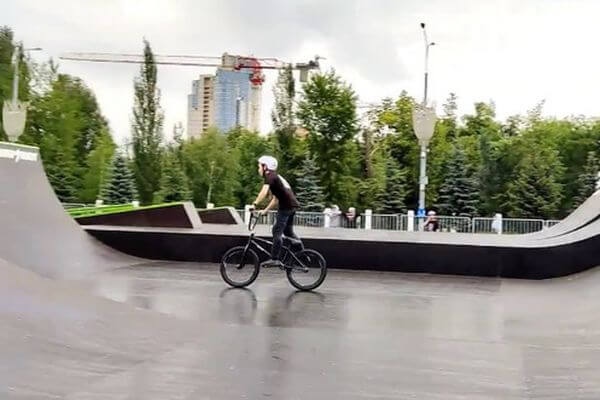 На площади Куйбышева в Самаре установили скейтпарк