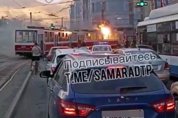В Самаре на ходу загорелся трамвай