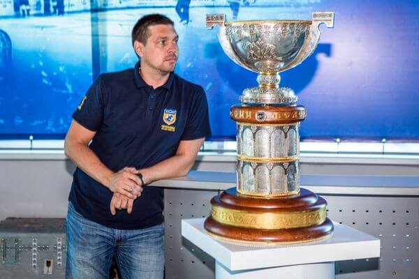 Кубок Петрова показали в Тольятти в преддверии Кубка Lada
