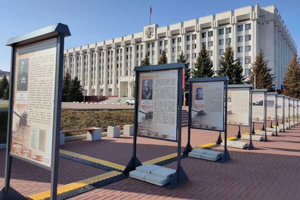 В Самаре до конца сентября на площади Славы будет работать фотовы­ставка, посвя­щенная победе в битве на Курской Дуге