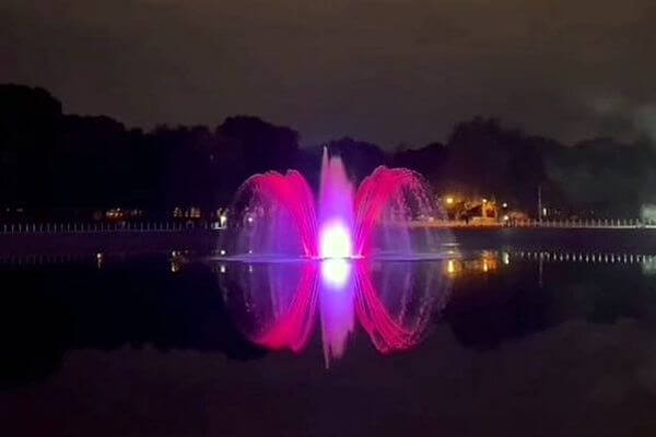 В Самаре прошел тестовый запуск плавучего фонтана в парке «Молодежный»