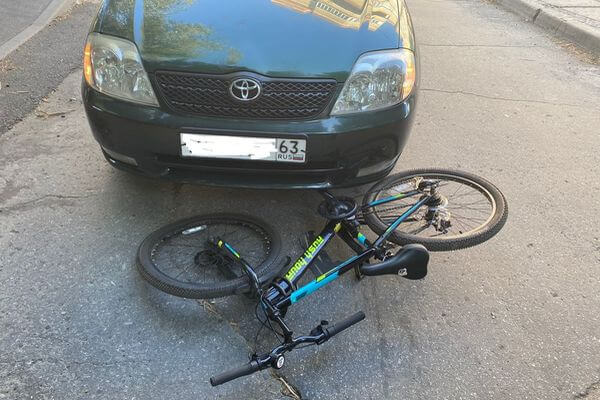 В Тольятти 8‑летний велоси­педист попал под колеса автомобиля