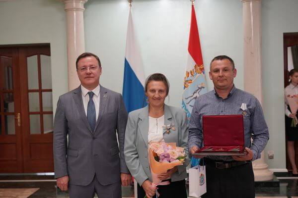 Дмитрий Азаров вручил государ­ственные награды жителям Самарской области