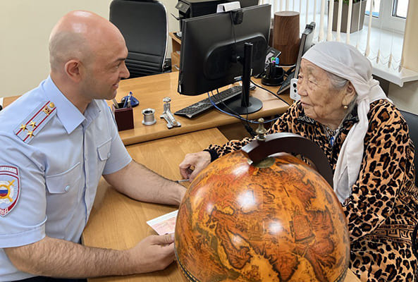 В Самаре 109-летняя бабушка получила загранпаспорт