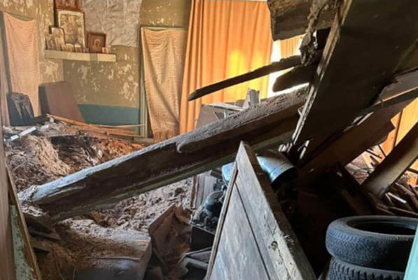 В Самарской области 70-летняя женщина оказалась под завалом после обрушения потолочного перекрытия в частном доме