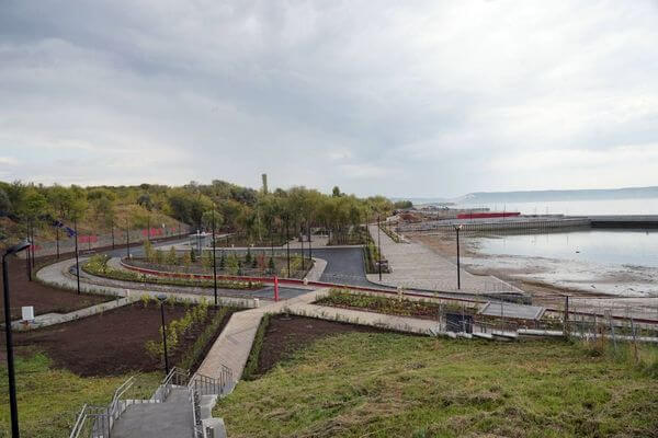 В Тольятти завер­шается рекон­струкция второй очереди набережной Автозаводского района