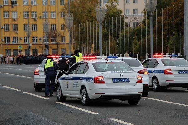 В Тольятти у много­детного руково­дителя медцентра конфис­ковали автомобиль за пьяную езду