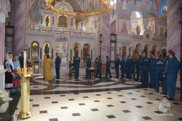 Руководство и сотрудники ГУ МЧС по Самарской области приняли участие в молебне в честь иконы Божьей Матери «Неопалимая купина»