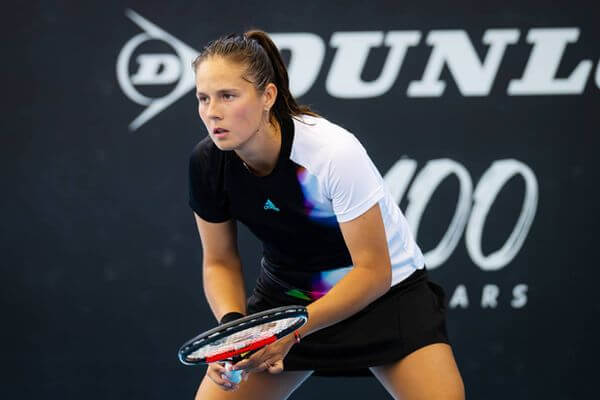 Теннисистка Дарья Касаткина вышла в четверть­финал турнира в Чжэньчжоу
