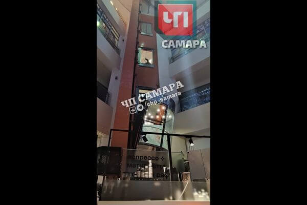 В ТРК «Вива Лэнд» в Самаре опроки­нулся лифт с людьми
