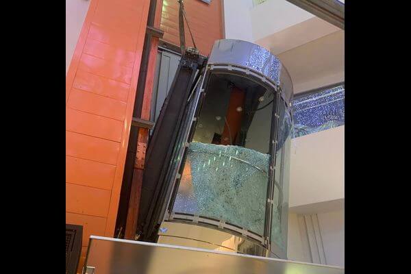 Ростехнадзор выявил 75 нарушений при эксплу­а­тации опасных техни­ческих устройств в самарском ТРК «Вива Лэнд», где опроки­нулся лифт с подростками