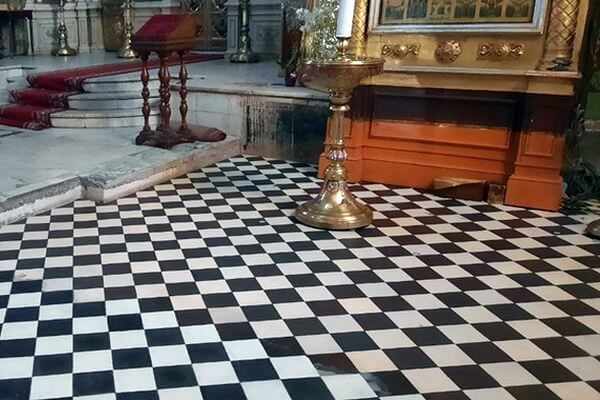 В Самаре в Покровском соборе отреста­ври­ровали плиточное покрытие пола