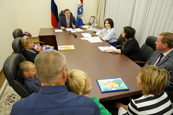 Губернатор Дмитрий Азаров провел личный прием граждан в Самаре
