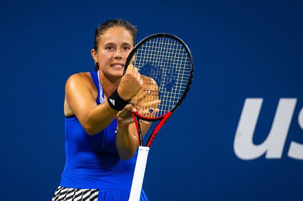 Теннисистка Дарья Касаткина одержала волевую победу на старте малого Итогового турнира WTA