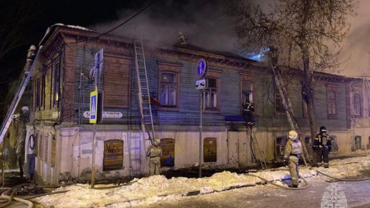 В Самаре ночью горел нежилой дом на Степана Разина | CityTraffic