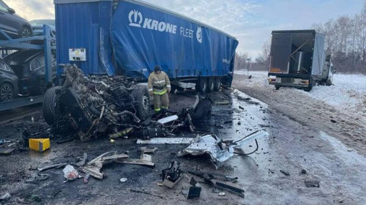 Один человек погиб, один пострадал в столкновении трех грузовиков на трассе  М5 в Самарской области | CityTraffic