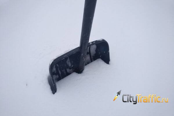 зима снег лопата1