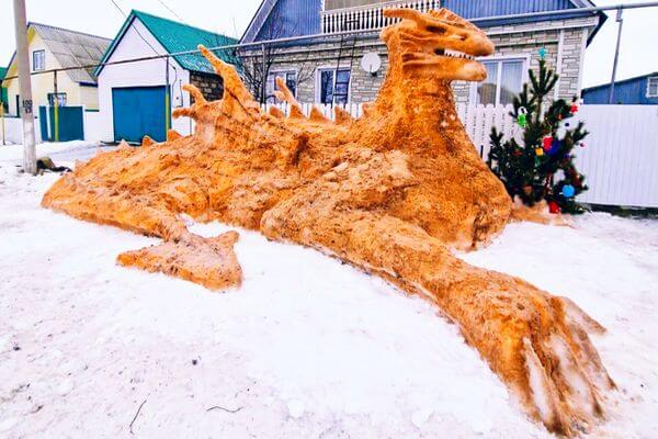 В Самарской области к Новому году сделали гигант­ского розового дракона