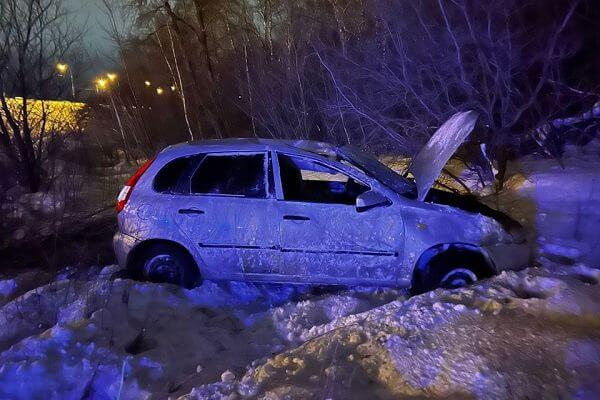 В Самарской области опроки­нулась «Калина», водитель попал в больницу