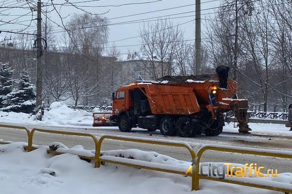 Ни комму­нальщики, ни водители Тольятти вновь не прошли проверку снегопадом