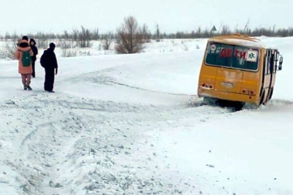 Девушка на «Калине» врезалась в автобус с 8 школь­никами в Самарской области