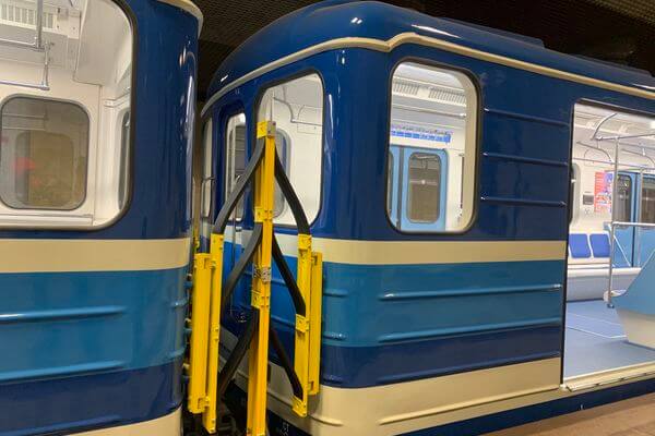 В Самарском метро вышел в рейс электро­поезд с допол­ни­тельной защитой для пассажиров