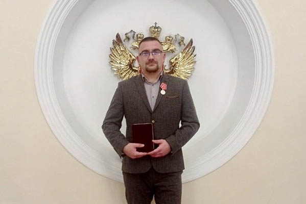 Медалью Луки Крымского награжден врач из Самары за оказание помощи жителям ДНР