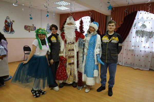 Волонтеры Куйбышевского НПЗ помогли Деду Морозу собрать подарки и исполнить мечты самарских ребят