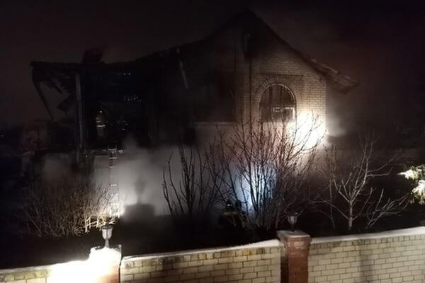 Два человека погибли ночью на пожаре в Самарской области